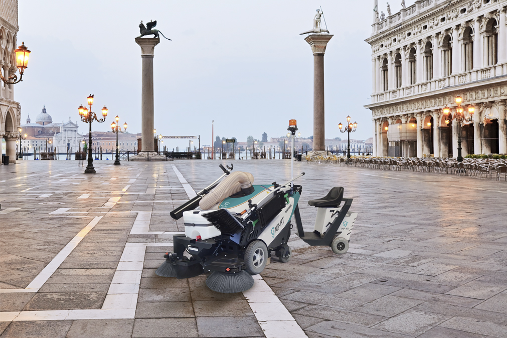 mp-ht_gehweg-kehrmaschine-max-wind