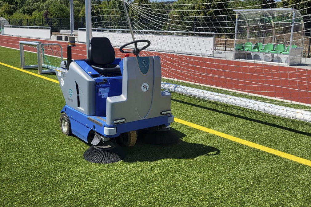 2024_max108K_anwendung-fuer-kunstrasen_d