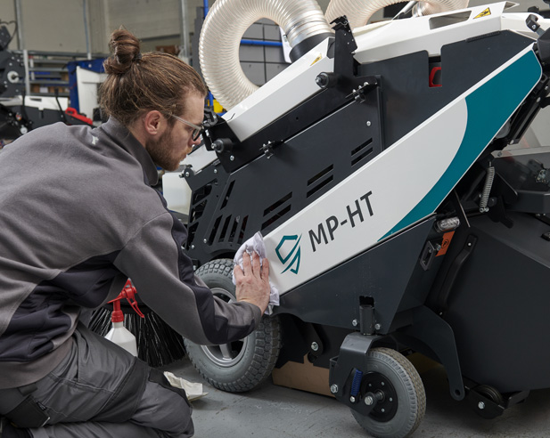 mp-ht_spazzatrici-metal-frame_lavorazione_c mp-ht_spazzatrici-metal-frame_lavorazione_c